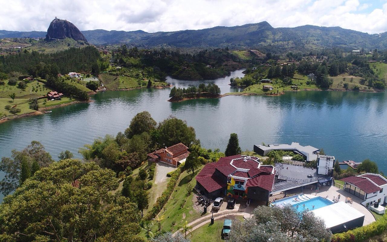 Happy Buddha Hostel & Lodge Guatapé Dış mekan fotoğraf