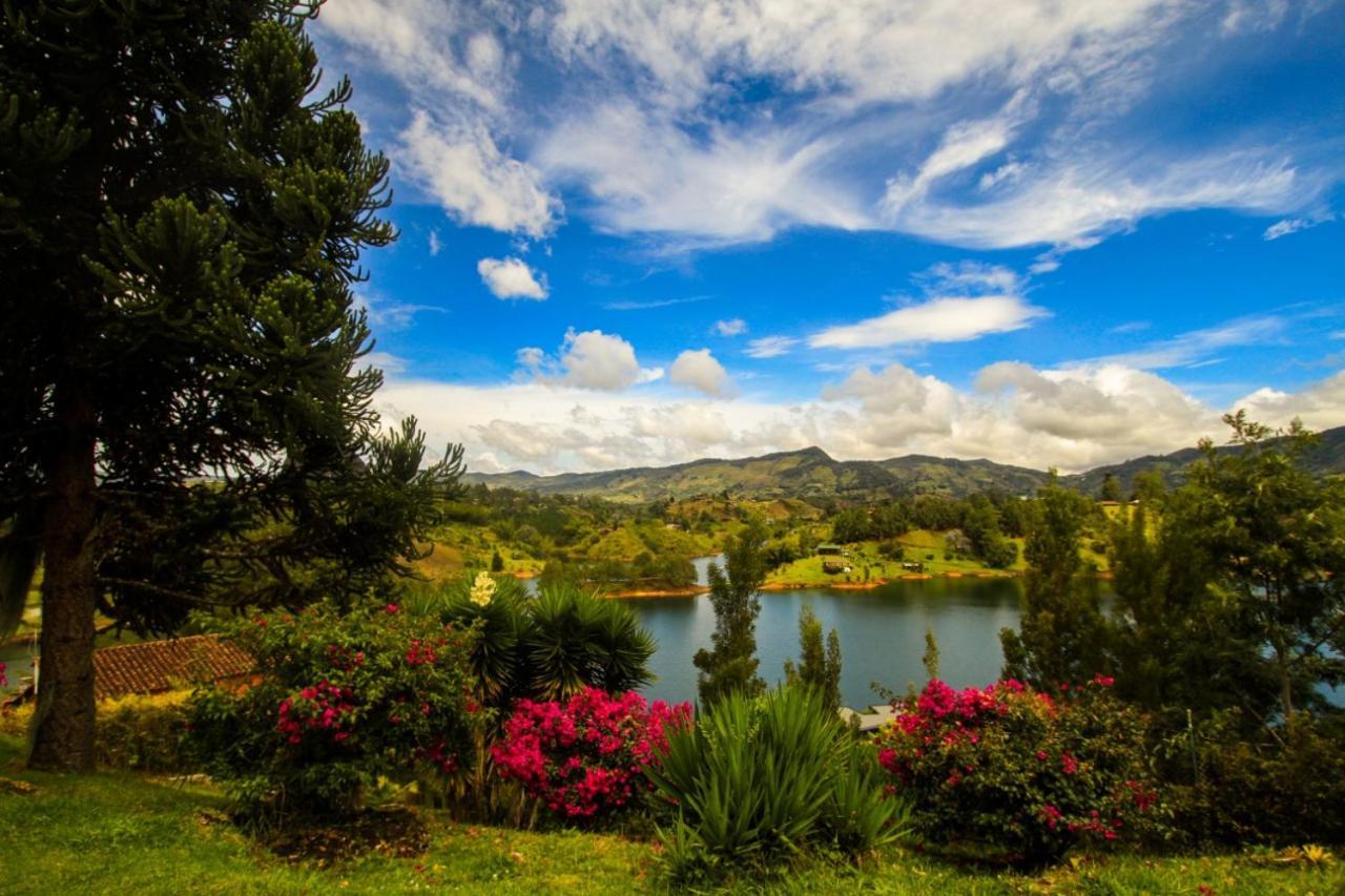 Happy Buddha Hostel & Lodge Guatapé Dış mekan fotoğraf